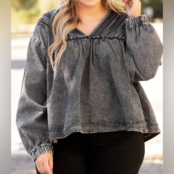 NWT - Savanna Jane - Charcoal Denim Top - Woman's Size 1XL - Picture 2 of 4